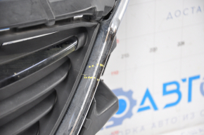 Radiator grill Mazda 6 13-17 complete with badge, cracks in frame, broken fasteners
