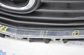Radiator grill Mazda 6 13-17 complete with badge, cracks in frame, broken fasteners