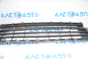 Lower grille of the front bumper VW Golf 15-17 without chrome, cracks in the grille, broken fasteners