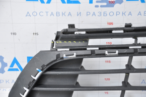 Lower grille of the front bumper VW Golf 15-17 without chrome, cracks in the grille, broken fasteners