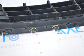 Lower grille of the front bumper VW Golf 15-17 without chrome, cracks in the grille, broken fasteners