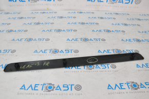 Outer front right threshold trim Nissan Leaf 11-12 black, broken guide