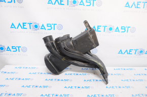 Air intake Toyota Sienna 11-16 3.5 defect along the edge, broken latch