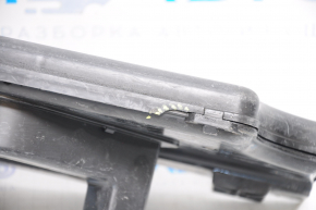 Air intake Nissan Murano z50 03-07 missing fragment, broken latches, defects along the edge