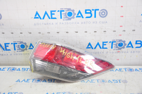 Light outer wing right Toyota Highlander 14-16 water damage, chip on glass