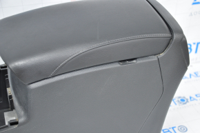 Console center armrest Nissan Rogue 14-17 black scratches