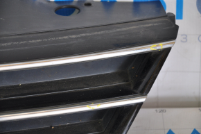 Radiator grill grill VW Jetta 15-18 USA with badge, with chrome, sand, crack