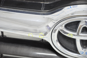 Grill grill Toyota Highlander 14-16 with badge, chips on chrome
