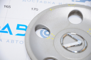 Central cap for Lexus IS200 99-05 disk scratches, broken fasteners