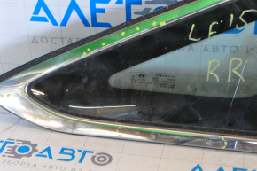 Window blind glass rear right Hyundai Sonata 15-19 scuffs, bumps