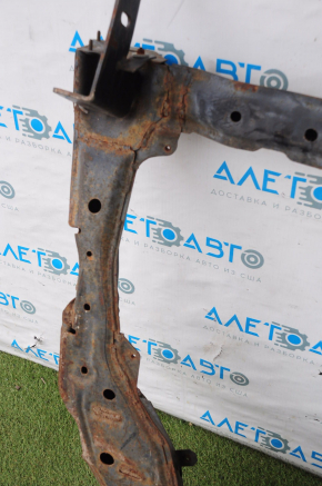 The front subframe of a Mazda CX-7 06-09 is rusty.