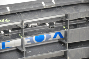 Lower grille of the front bumper VW Jetta 15-18 USA without parking sensors, broken honeycombs