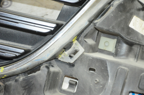 Radiator grill Mazda CX-5 15-16 complete with badge, crack, broken fastener, scratches, sand