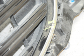 Radiator grill Mazda CX-5 15-16 complete with badge, crack, broken fastener, scratches, sand