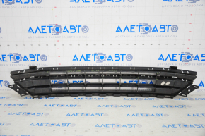 Lower grille of front bumper VW Jetta 15-18 USA without parking sensors, breaks, cracks