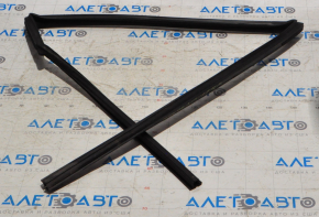 Rear right glass seal Nissan Rogue Sport 17-22