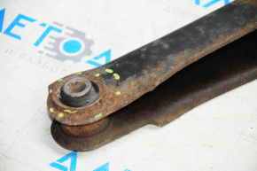 The lower rear right control arm of a Jeep Compass 11-16 is rusty and the silent blocks are torn.