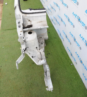 Quarter front right Nissan Versa 12-19 usa white