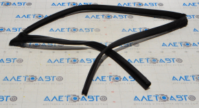 Front left glass seal Infiniti Q50 14-20