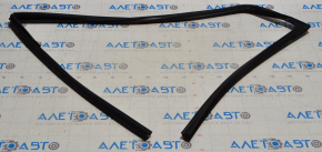 Glass seal front right Nissan Rogue Sport 17-22