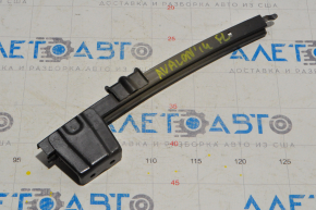 Front left door glass guide for Toyota Avalon 13-18