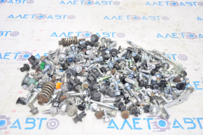 Honda HR-V 16-22 interior hardware incomplete