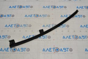 Rear left door glass guide Nissan Sentra 20-21