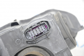 Headlight front right bare Ford Focus mk3 15-18 rest, halogen, light, spider web, for polishing, chrome is coming out, opened