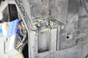 Underhood fuse box Toyota Highlander 08-13 hybrid, housing is broken, fasteners are broken