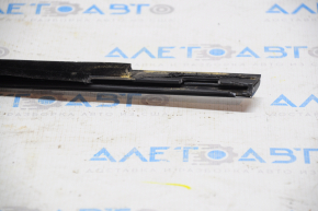 Molding door-glass central front right Dodge Dart 13-16 break fastener