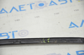 Windshield molding left VW Tiguan 18-24 crack