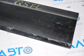 Door trim lower front left Audi Q5 8R 09-12 scratches, done