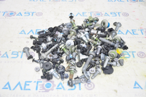 VW Tiguan 18-24 interior hardware incomplete