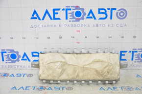 Passenger airbag in the dashboard of a Nissan Murano z51 09-14