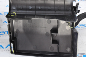 Underhood fuse box assembly for VW Passat B8 16-19 USA 3.6, broken fastener on cover, crack