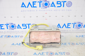 Subaru B9 Tribeca passenger airbag in the dashboard