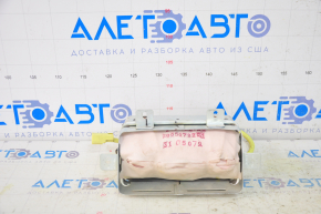 Subaru B10 Tribeca passenger airbag in the dashboard