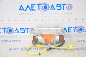 Subaru B10 Tribeca passenger airbag in the dashboard