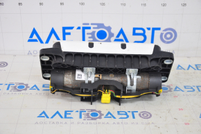 Passenger airbag in the dashboard of a VW Tiguan 09-18