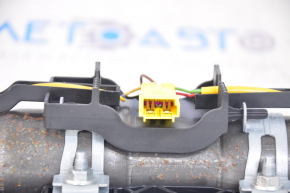 Passenger airbag in the dashboard of a VW Tiguan 09-18