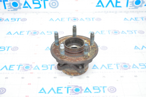 Rear right hub Ford Explorer 11-19 rusty
