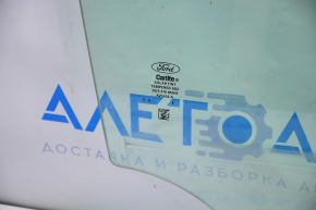 Glass of the front right door Ford Focus mk3 15-18 rest, scratches