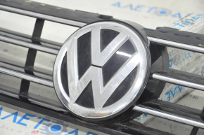 Radiator grill VW Jetta 15-18 USA with badge, with chrome, no fragments, sand, cracked krep