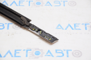 Molding door-glass central rear right Infiniti G25 G35 G37 4d 06-15 break fastener