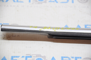 Molding door-glass central front left Nissan Sentra 13-19 chrome, butt