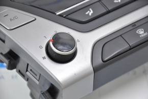 Climate control Hyundai Elantra AD 17-18 manual chrome is used, the trim and glass are worn