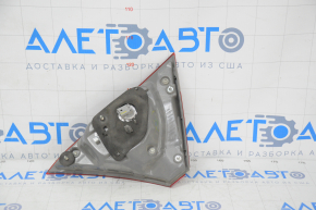 The left inner trunk lid light of a Toyota Camry V55 15-17 USA has a chipped glass corner.