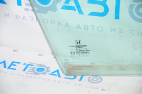 Glass of the front right door Honda Accord 13-15 4mm, scratches
