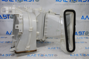 The bare body ventilation, right side of the Toyota Prius 20 04-09