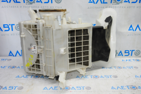 The bare body ventilation, right side of the Toyota Prius 20 04-09